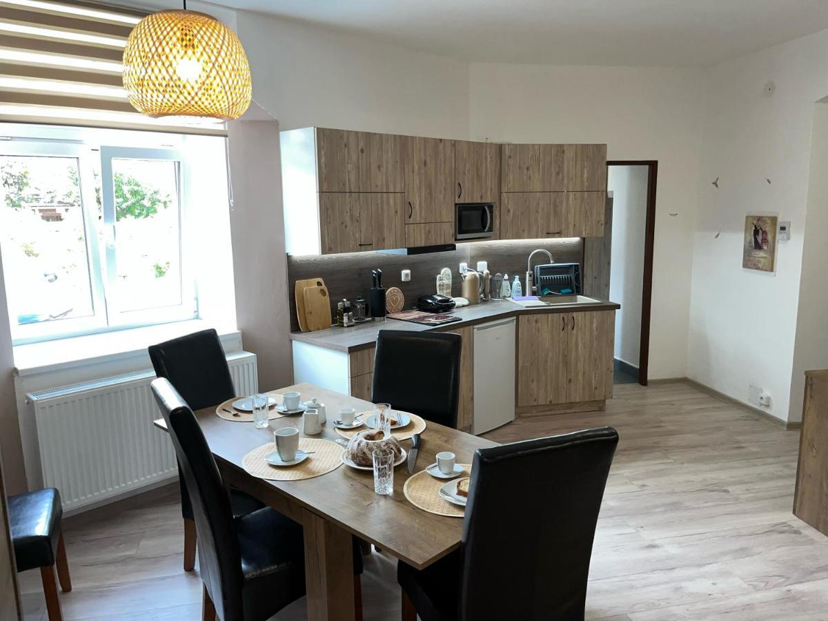 Apartmany Nezarka A Privatni Wellness Йндрихув Храдец Екстериор снимка