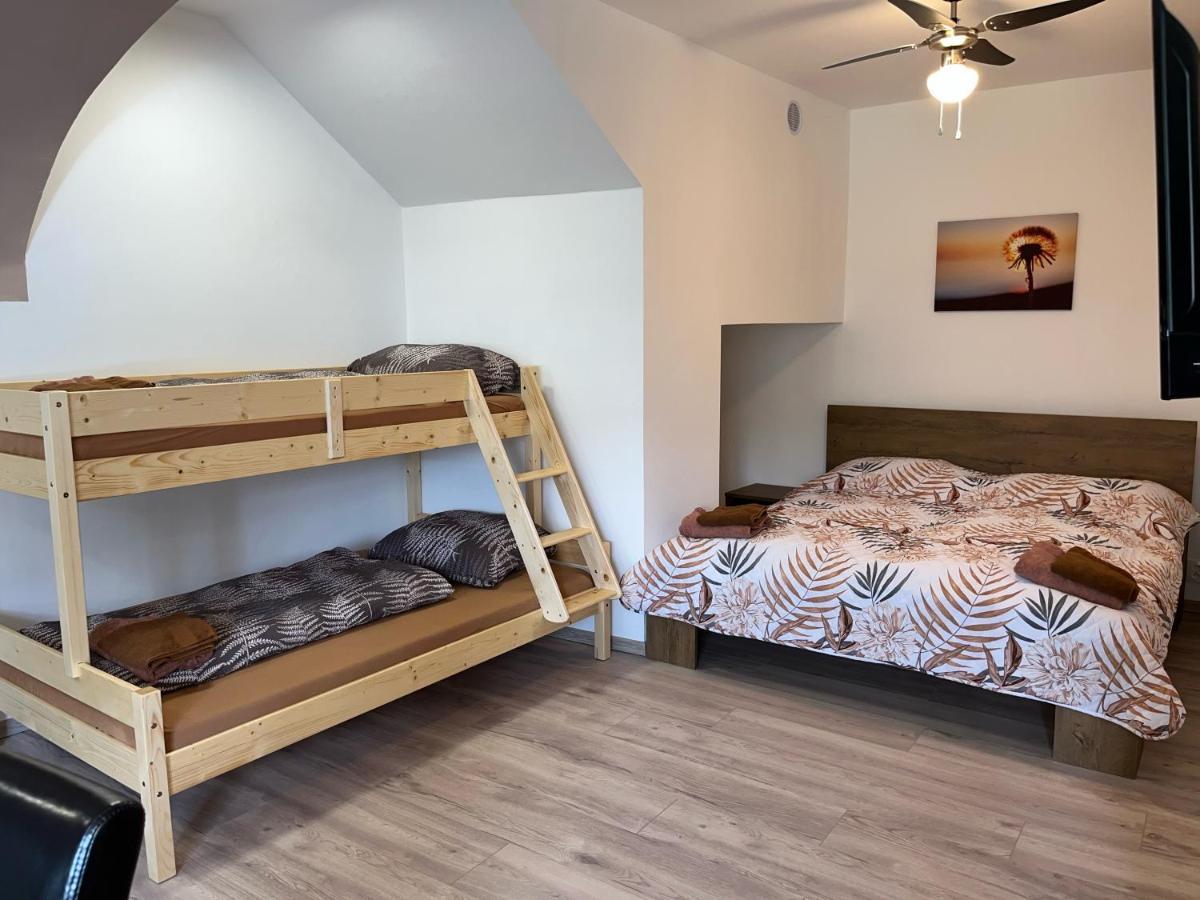 Apartmany Nezarka A Privatni Wellness Йндрихув Храдец Екстериор снимка