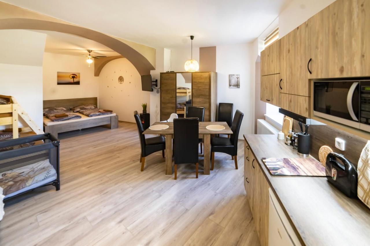 Apartmany Nezarka A Privatni Wellness Йндрихув Храдец Екстериор снимка