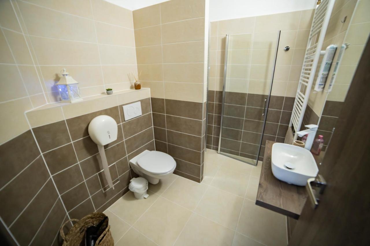 Apartmany Nezarka A Privatni Wellness Йндрихув Храдец Екстериор снимка