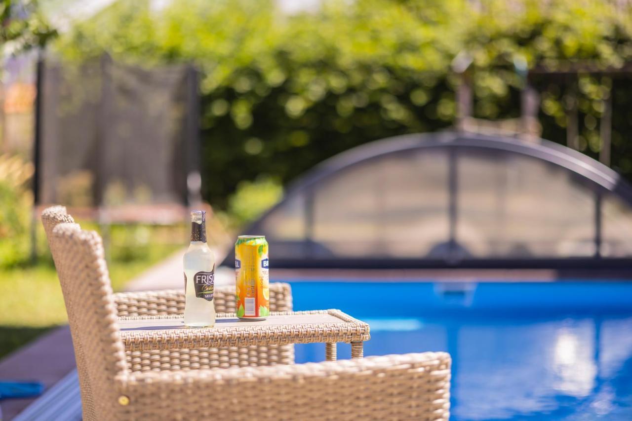 Apartmany Nezarka A Privatni Wellness Йндрихув Храдец Екстериор снимка