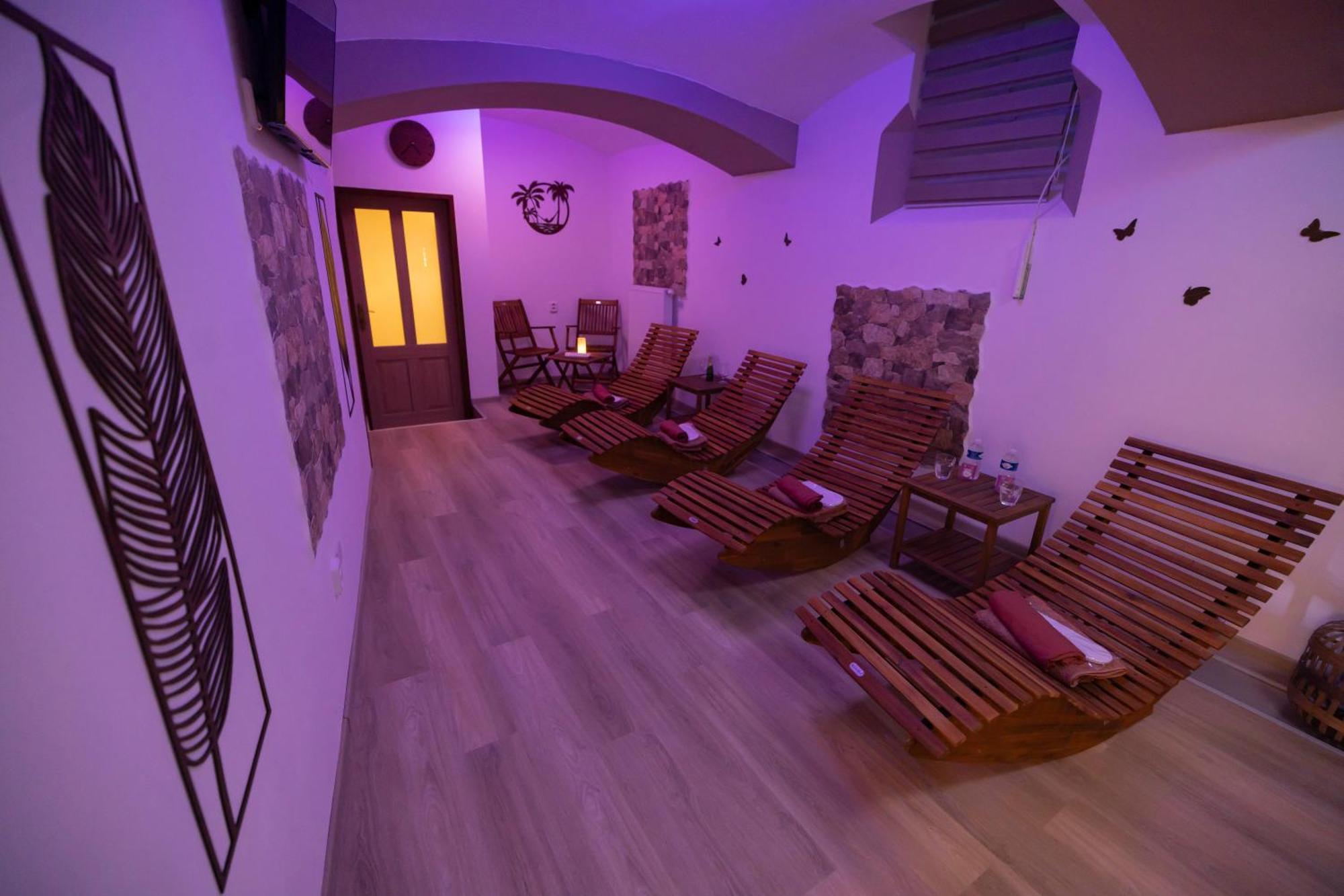 Apartmany Nezarka A Privatni Wellness Йндрихув Храдец Екстериор снимка