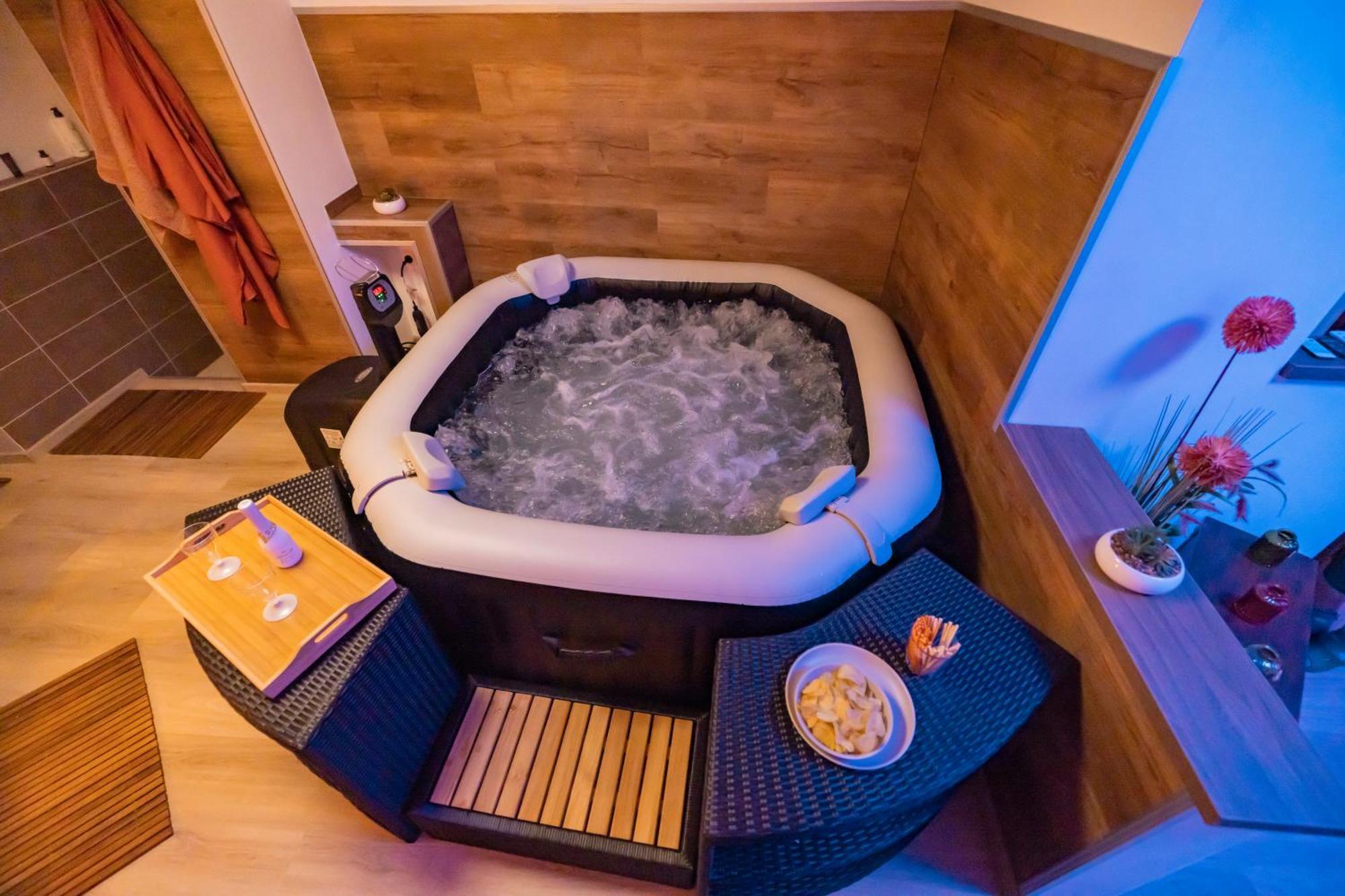 Apartmany Nezarka A Privatni Wellness Йндрихув Храдец Екстериор снимка