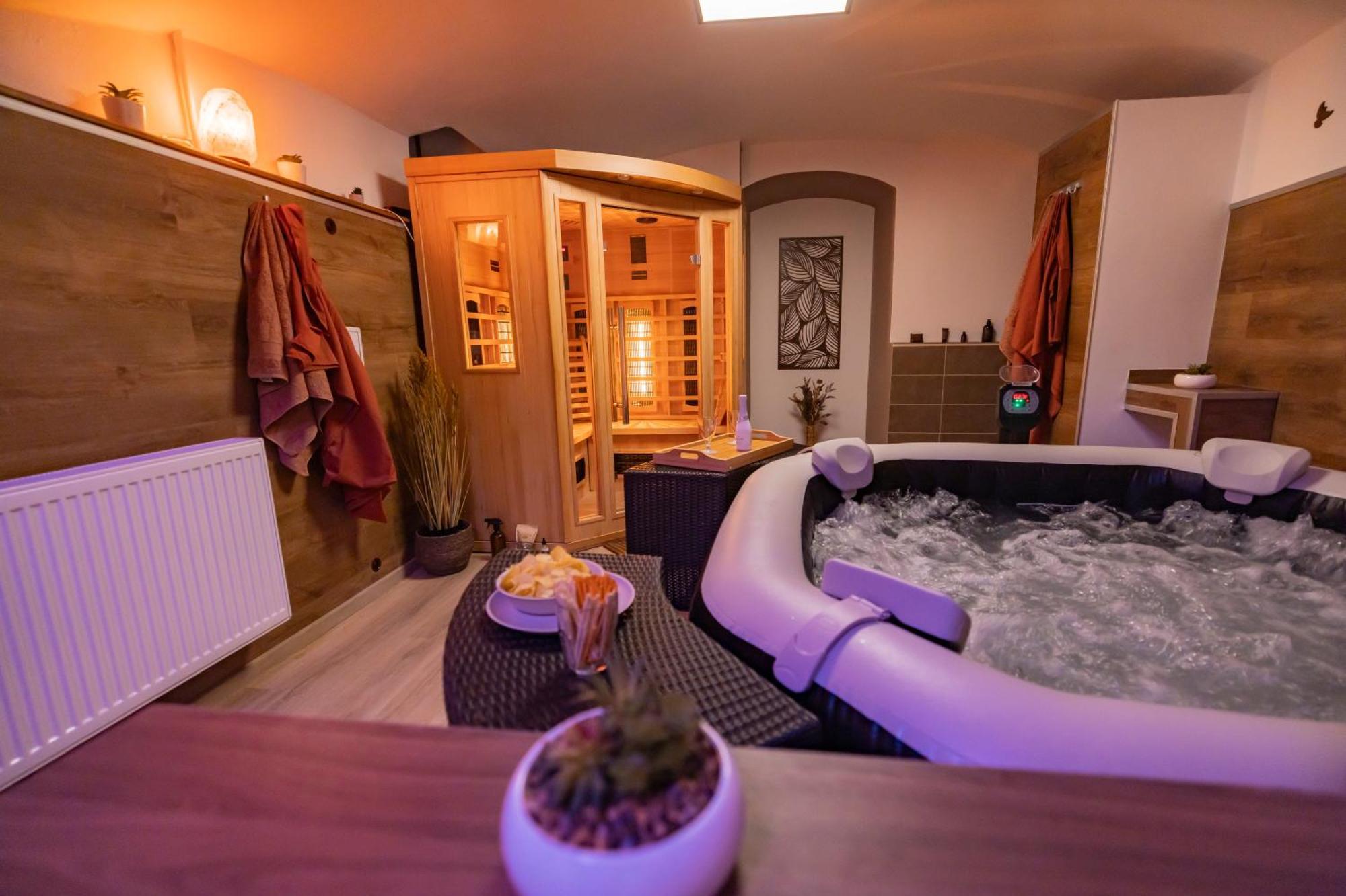 Apartmany Nezarka A Privatni Wellness Йндрихув Храдец Екстериор снимка